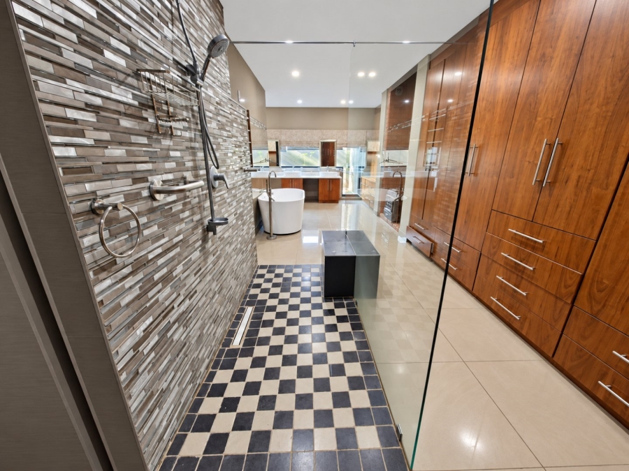 5 Bedroom Property for Sale in Waverley Free State